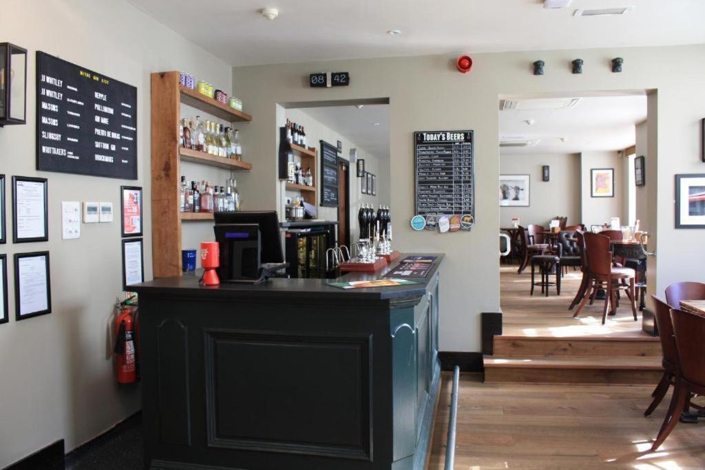 The Mitre Inn Knaresborough Exterior foto